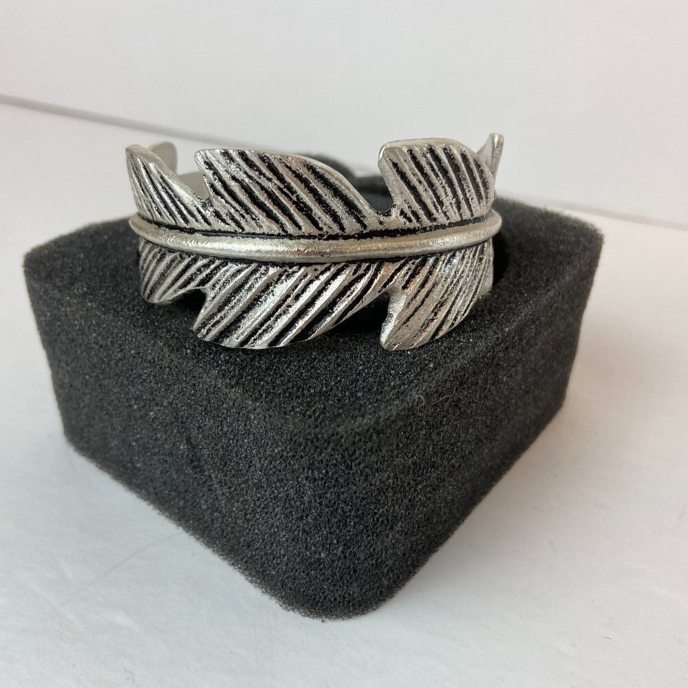 NWOT Rustic Cuff silver tone veined leaf bracelet cuff